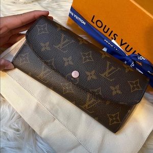 LV EMILIE WALLET, Rose Ballerine
in Monogram.